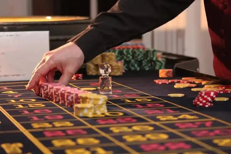 Hasil putaran Dragon Tiger Live betmen slot menampilkan kartu Dragon dan Tiger yang telah dibagikan